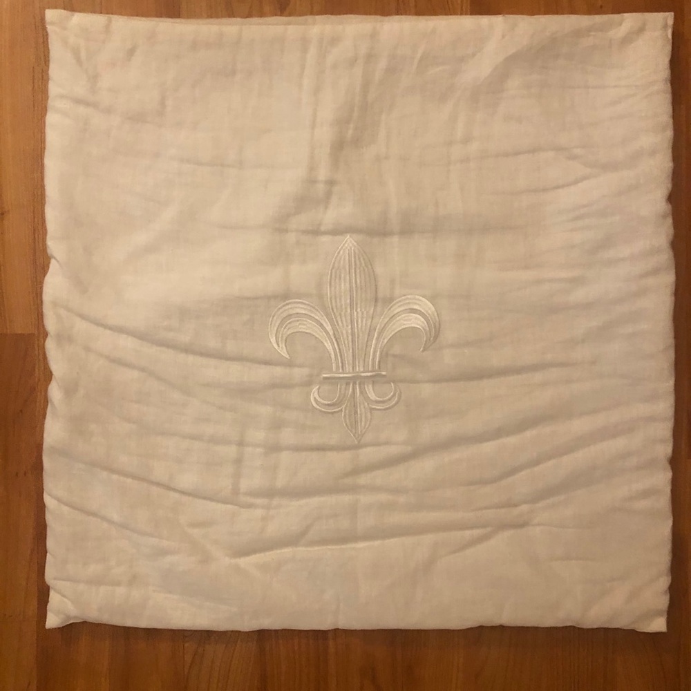 Elegant decorative pillow case with Fleur de Lis